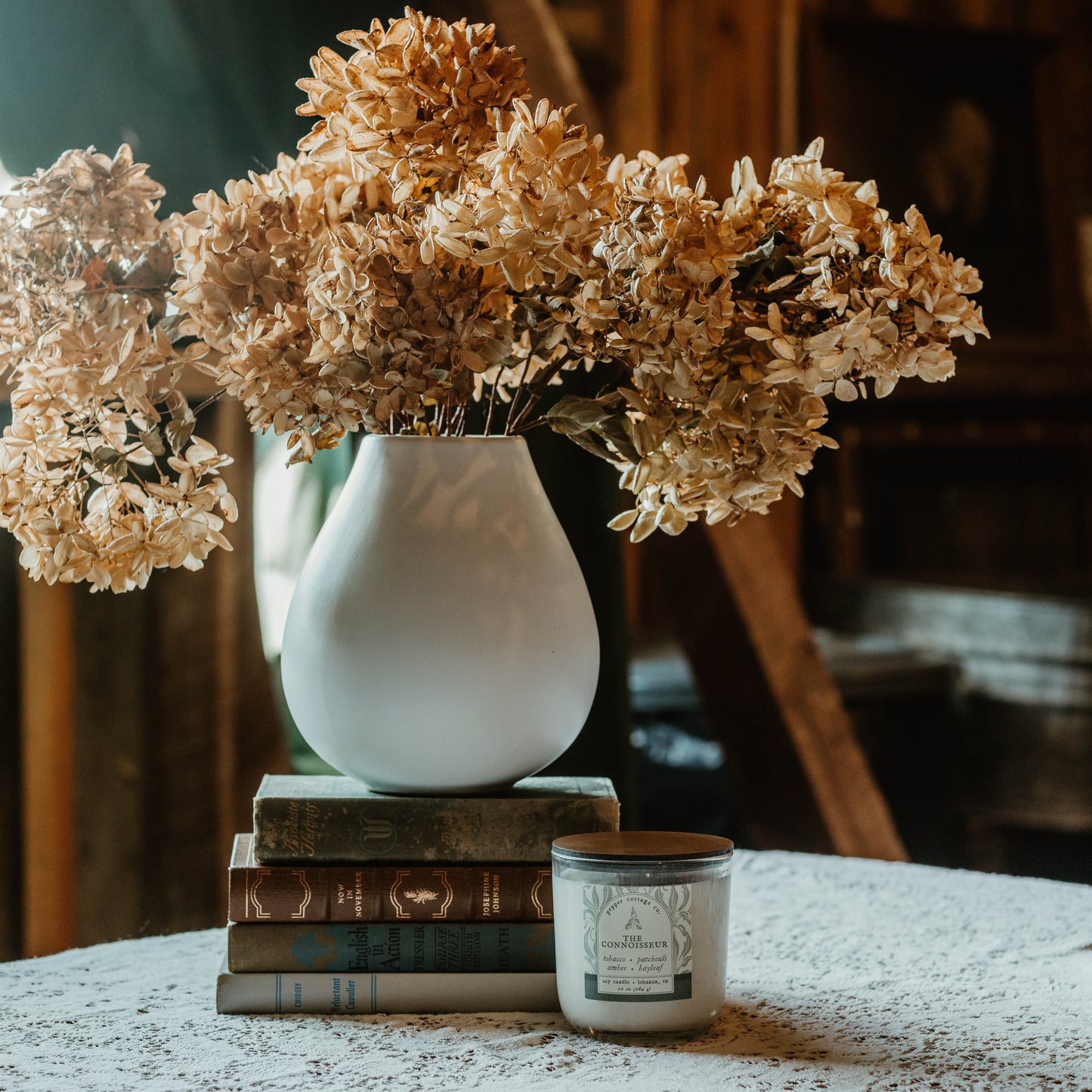 The Connoisseur 10 oz Jar - Tobacco, Patchouli, Amber, & Bayleaf