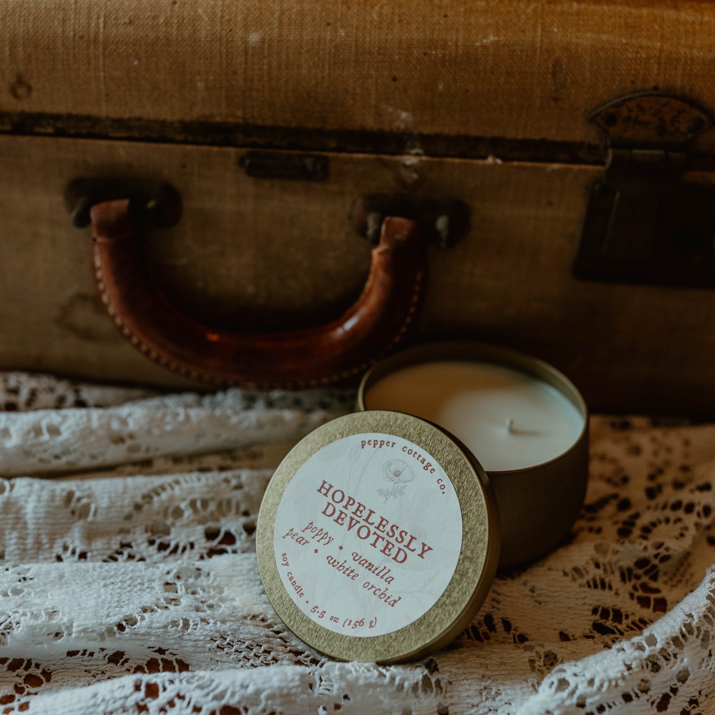 Hopelessly Devoted 5.5 oz Tin - Poppy, Pear, Orchid, & Vanilla