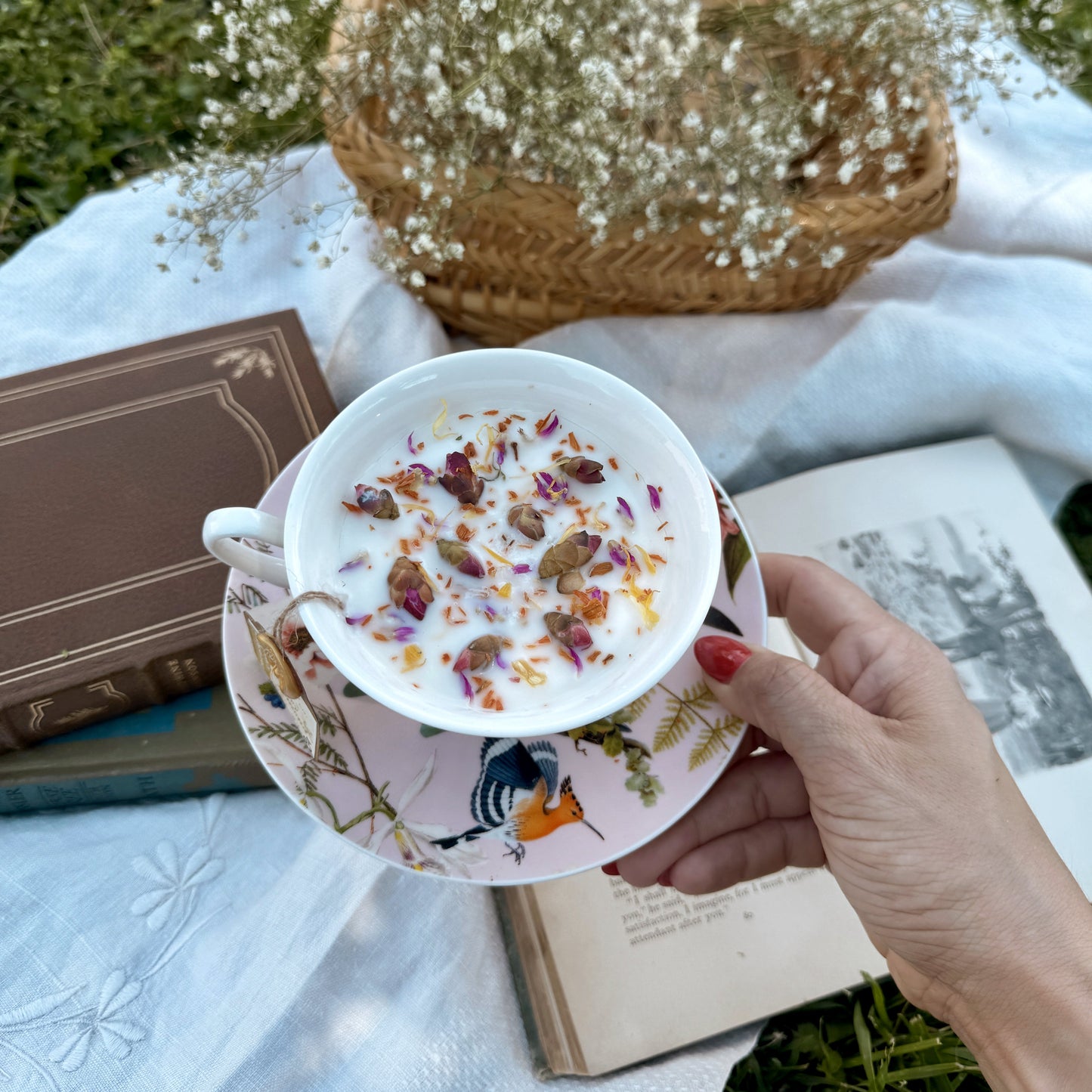 Honey & Almond 5 oz Pink Birds Modern Wickless Tea Cup