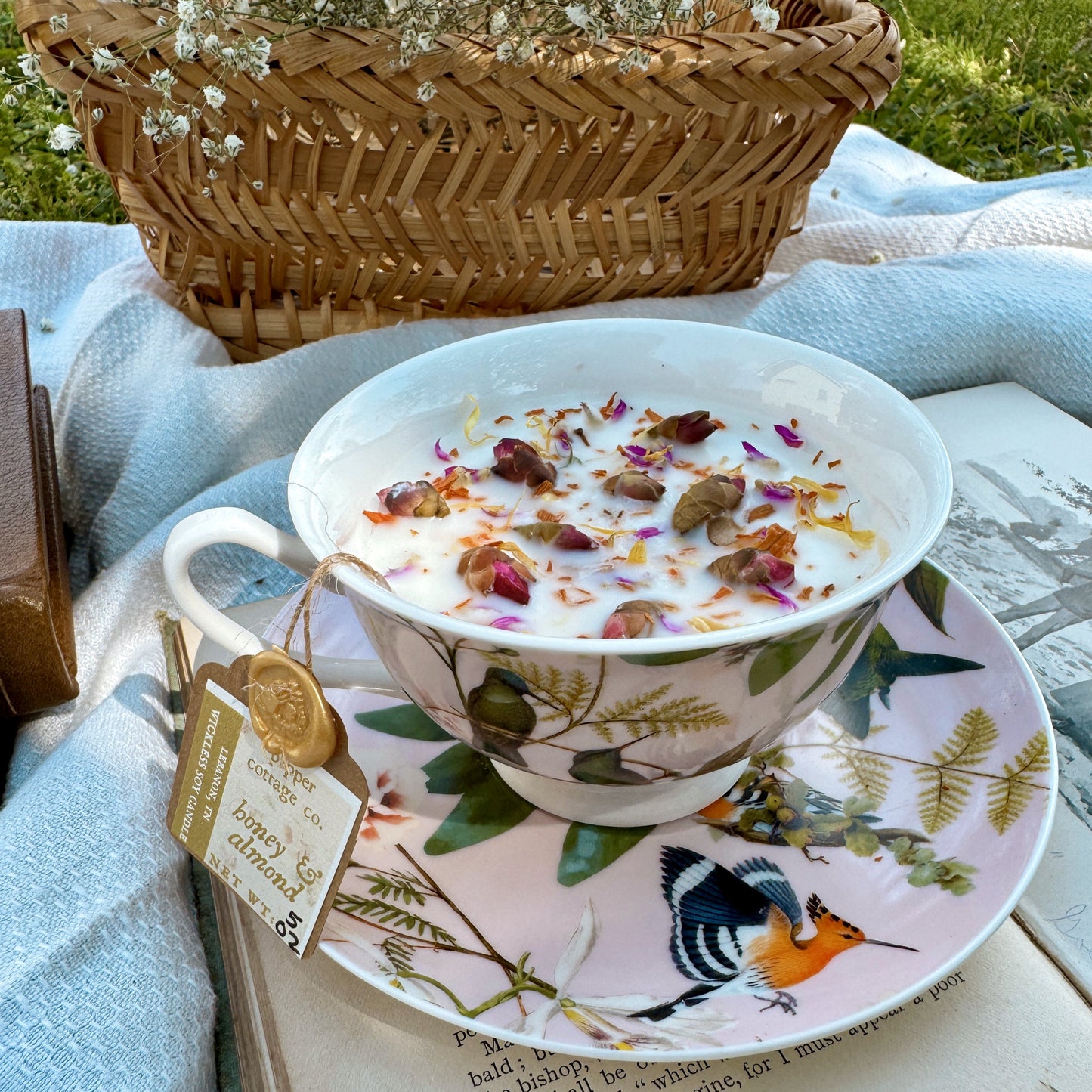 Honey & Almond 5 oz Pink Birds Modern Wickless Tea Cup