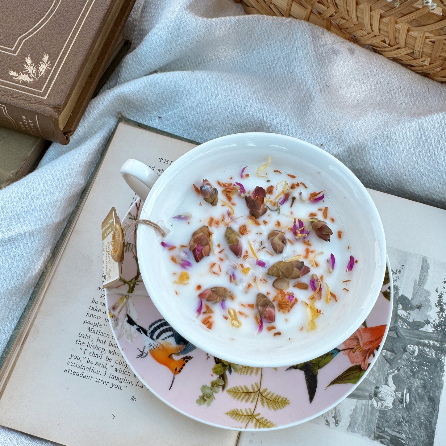 Honey & Almond 5 oz Pink Birds Modern Wickless Tea Cup
