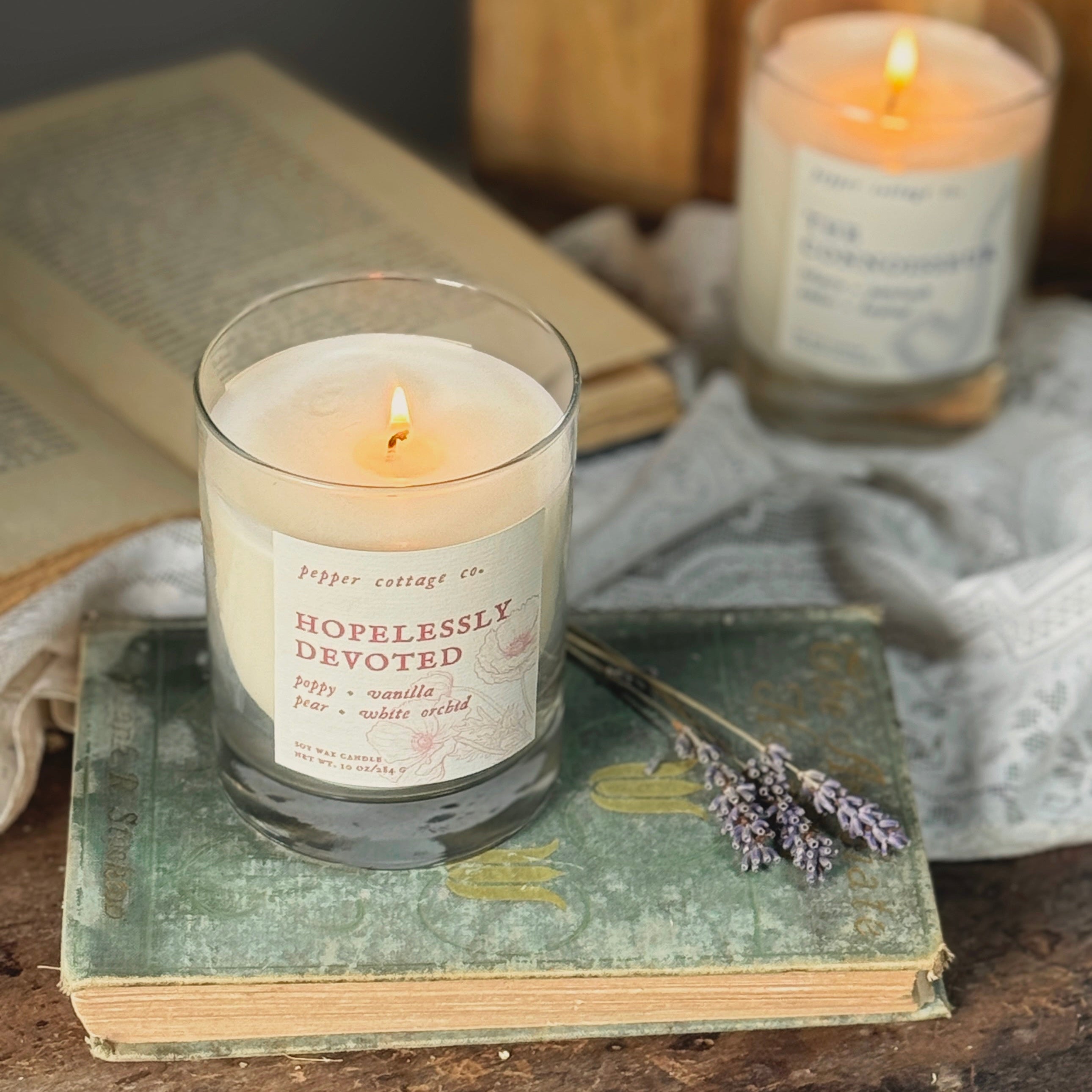 Hopelessly Devoted 10 oz Candle Jar | Poppy, Pear, Orchid, Vanilla | Fresh, Floral, Fruity Feminine Soy Candle