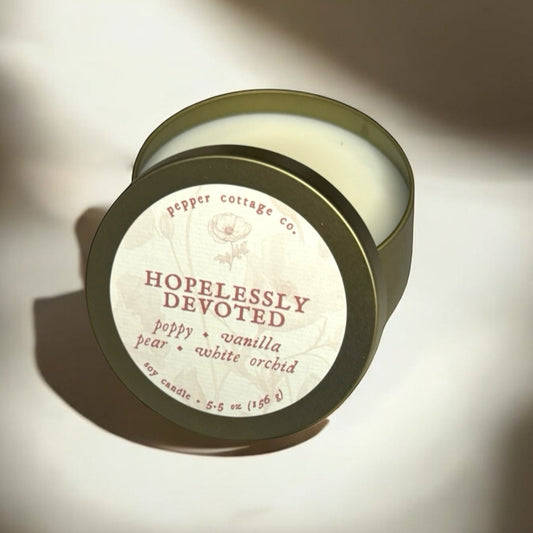 Hopelessly Devoted 5.5 oz Tin - Poppy, Pear, Orchid, & Vanilla